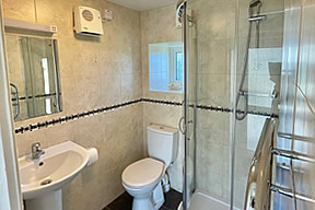 Chaffinch Cottage - shower room