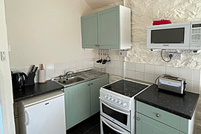 Chaffinch Cottage - well equipped modern kitchen