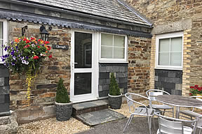 Chough Cottage - entrance and courtyard seating