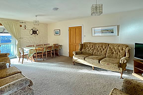 Kingfisher Cottage -  spacious lounge with dining area