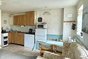 Magpie Cottage -  well equipped modern kitchen