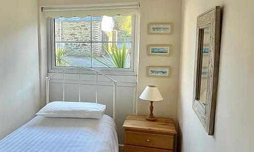 Single bedroom in Warbler Holiday Cottage